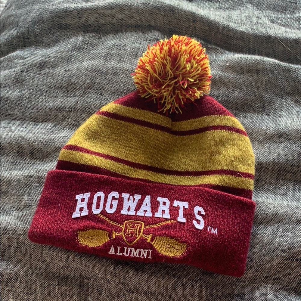 hogwarts alumni beanie